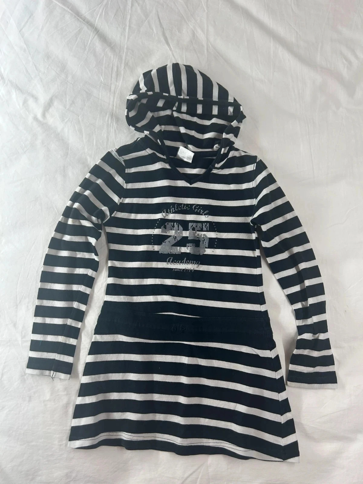 Sweat a capuche robe noir et blanc à rayures